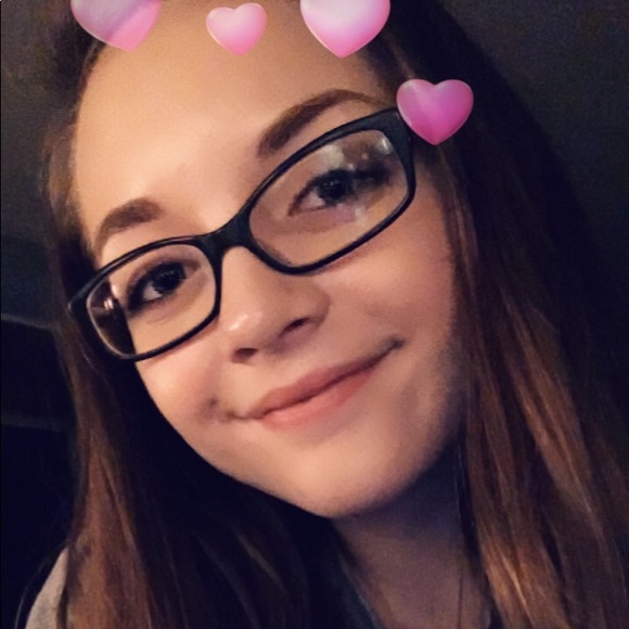 Meet your Posher, Lauryn - Picture 1 of 1